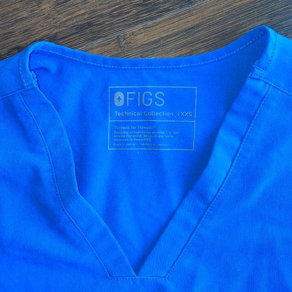 Figs Casma Three-Pocket Scrub Top - royal blue - Picture 2 of 3